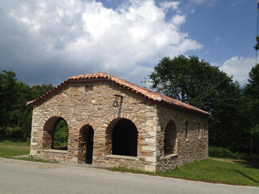 Viraggas Traditional Hotel Vrastama Exterior photo